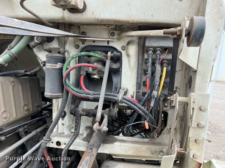 image for item LI9685 1987 Freightliner FLC  semi truck