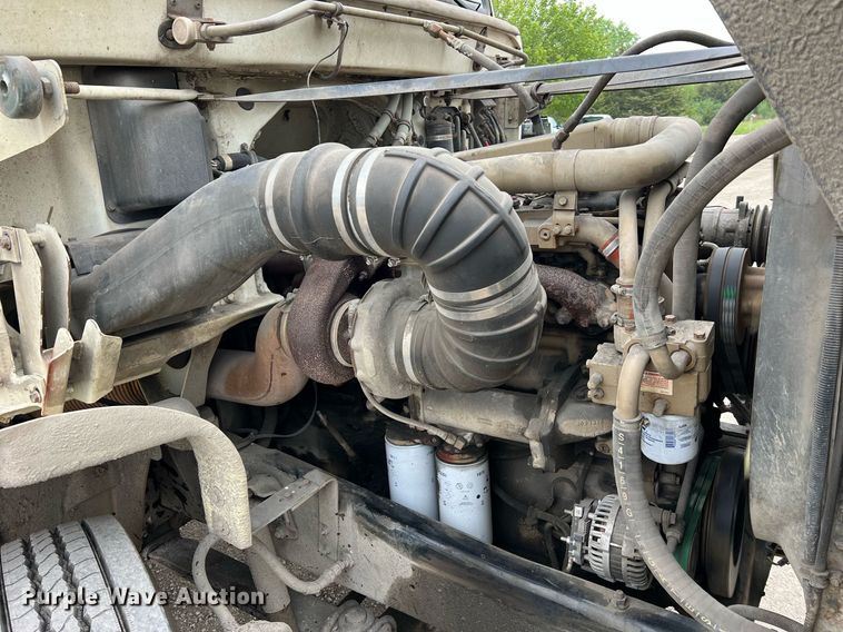 image for item LI9685 1987 Freightliner FLC  semi truck