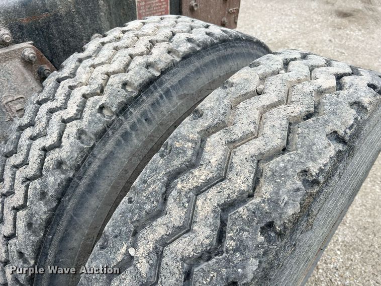 image for item LI9685 1987 Freightliner FLC  semi truck