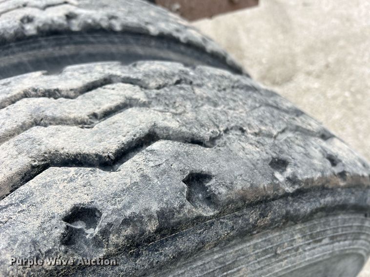 image for item LI9685 1987 Freightliner FLC  semi truck