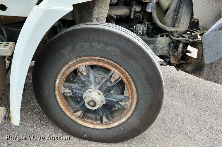 image for item LI9685 1987 Freightliner FLC  semi truck