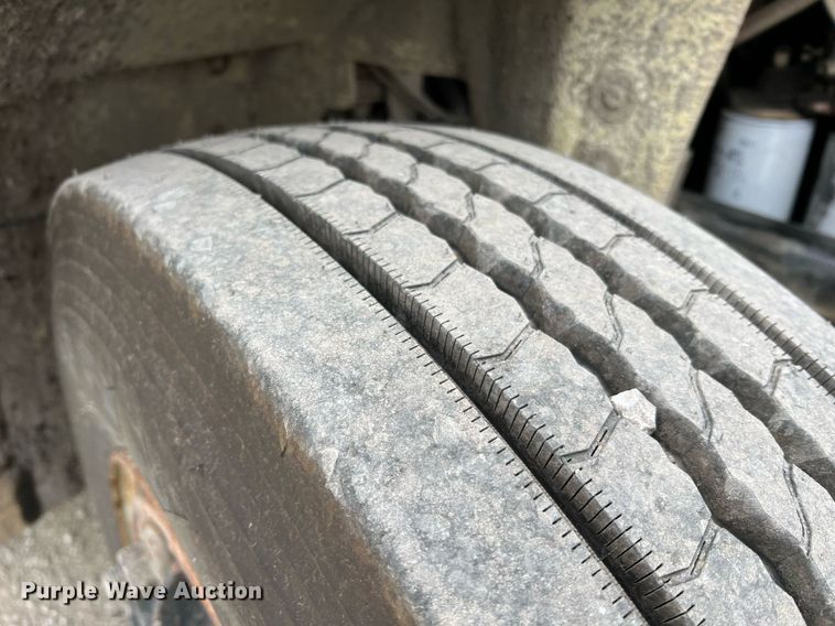 image for item LI9685 1987 Freightliner FLC  semi truck