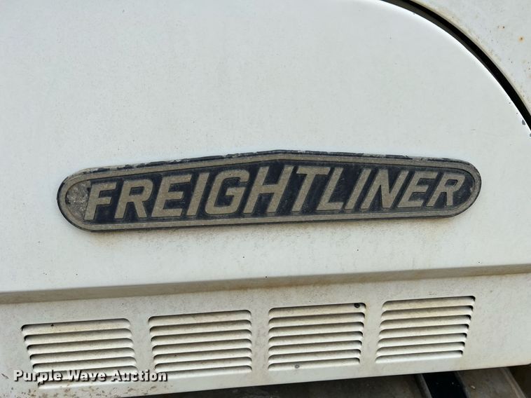 image for item LI9685 1987 Freightliner FLC  semi truck