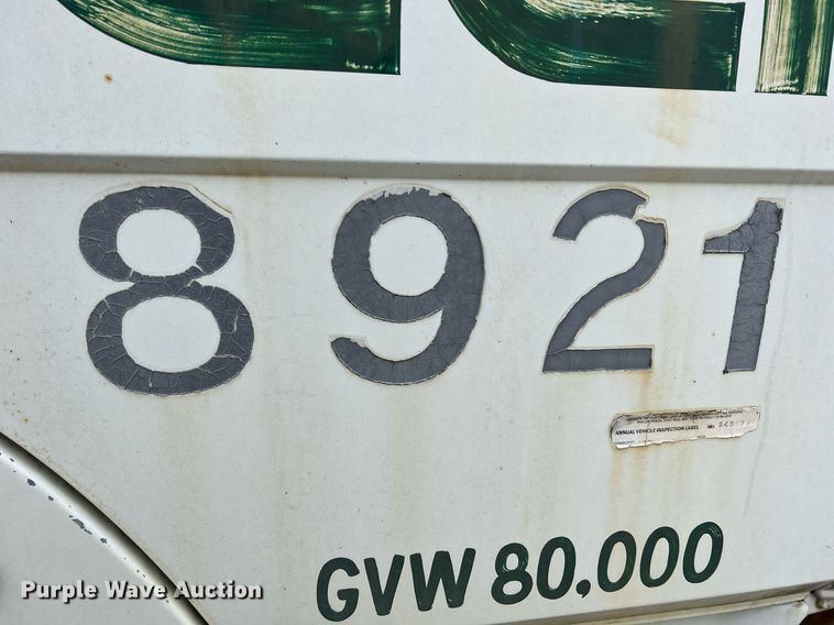 image for item LI9685 1987 Freightliner FLC  semi truck