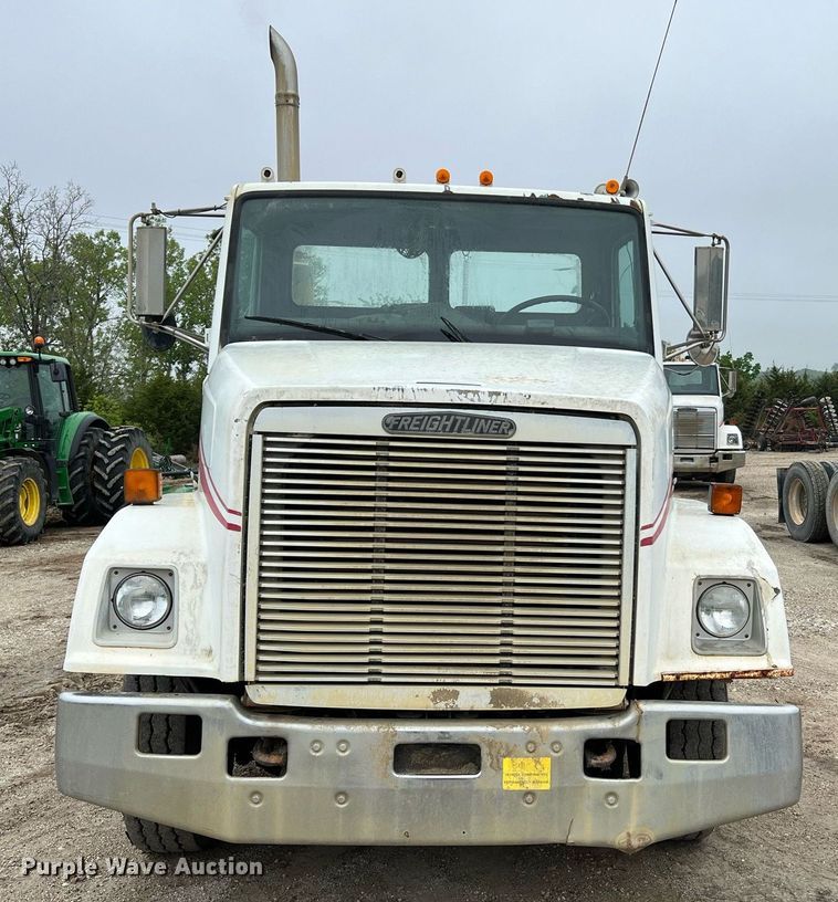 image for item LI9687 1989 Freightliner FLC  semi truck