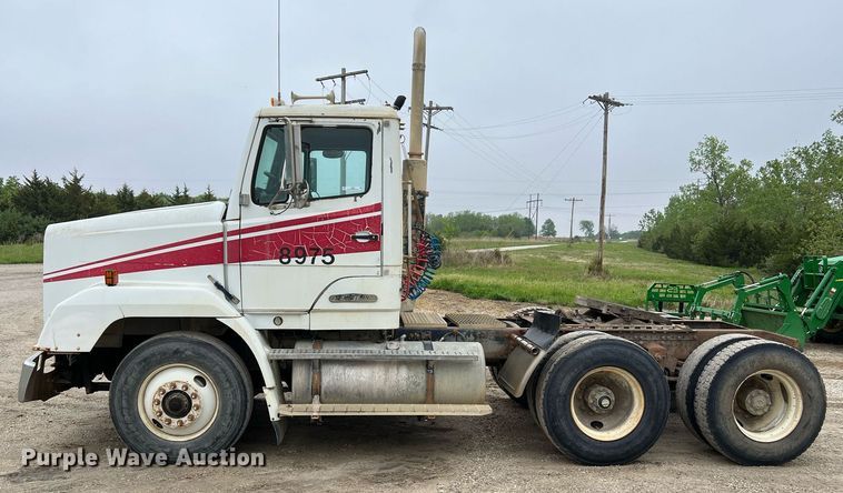 image for item LI9687 1989 Freightliner FLC  semi truck