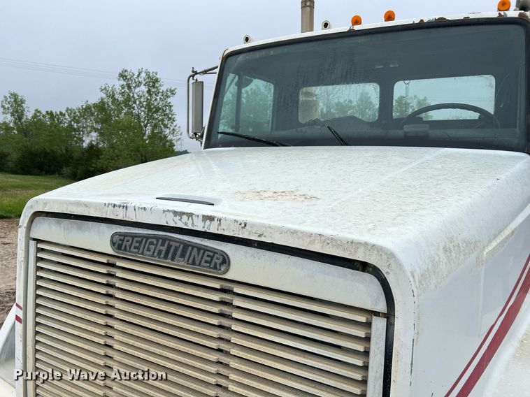 image for item LI9687 1989 Freightliner FLC  semi truck