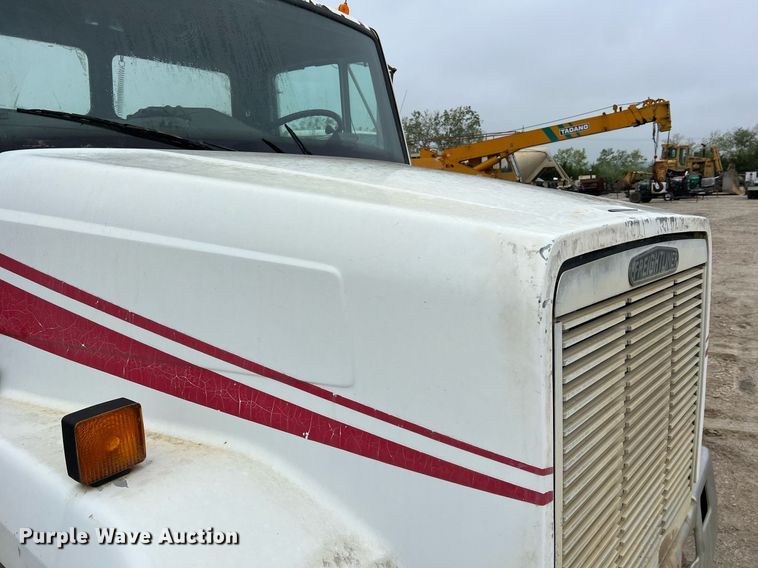 image for item LI9687 1989 Freightliner FLC  semi truck