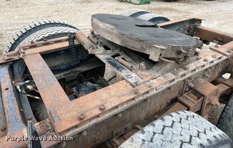 image for item LI9687 1989 Freightliner FLC  semi truck