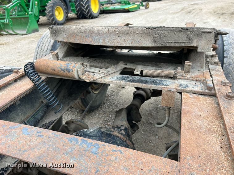 image for item LI9687 1989 Freightliner FLC  semi truck