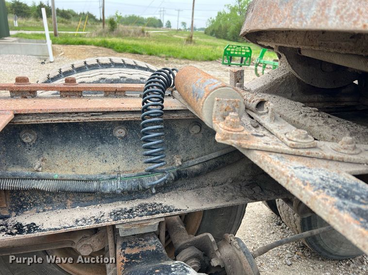 image for item LI9687 1989 Freightliner FLC  semi truck