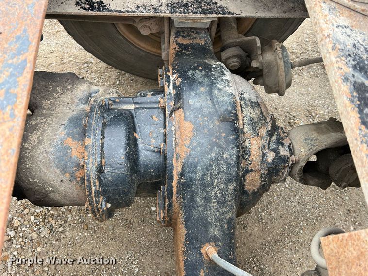 image for item LI9687 1989 Freightliner FLC  semi truck