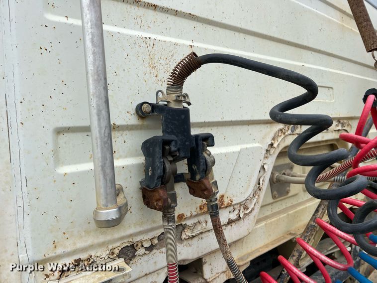 image for item LI9687 1989 Freightliner FLC  semi truck