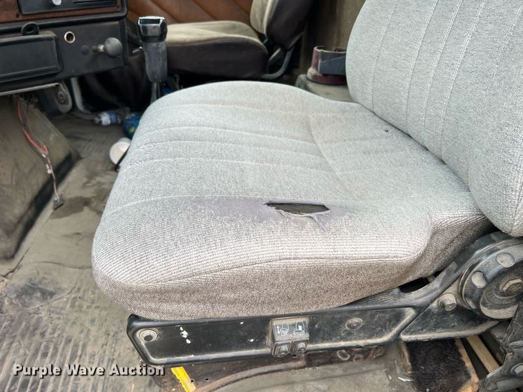 image for item LI9687 1989 Freightliner FLC  semi truck