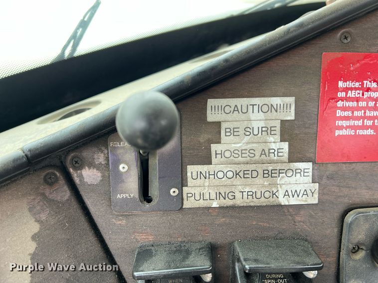 image for item LI9687 1989 Freightliner FLC  semi truck