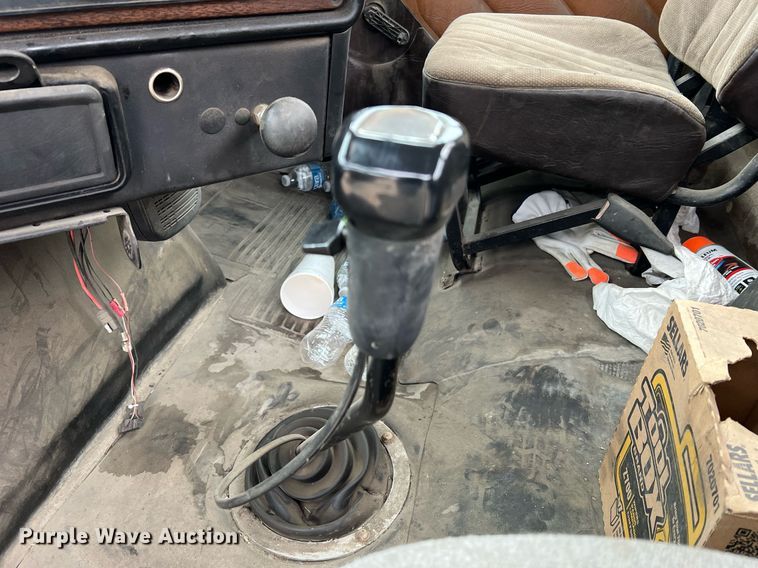 image for item LI9687 1989 Freightliner FLC  semi truck