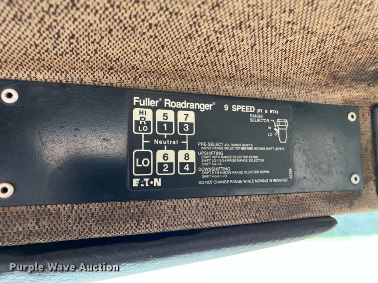 image for item LI9687 1989 Freightliner FLC  semi truck