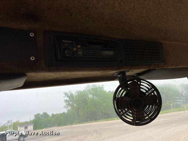 image for item LI9687 1989 Freightliner FLC  semi truck