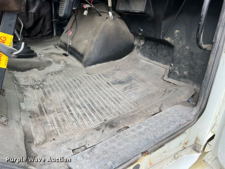 image for item LI9687 1989 Freightliner FLC  semi truck