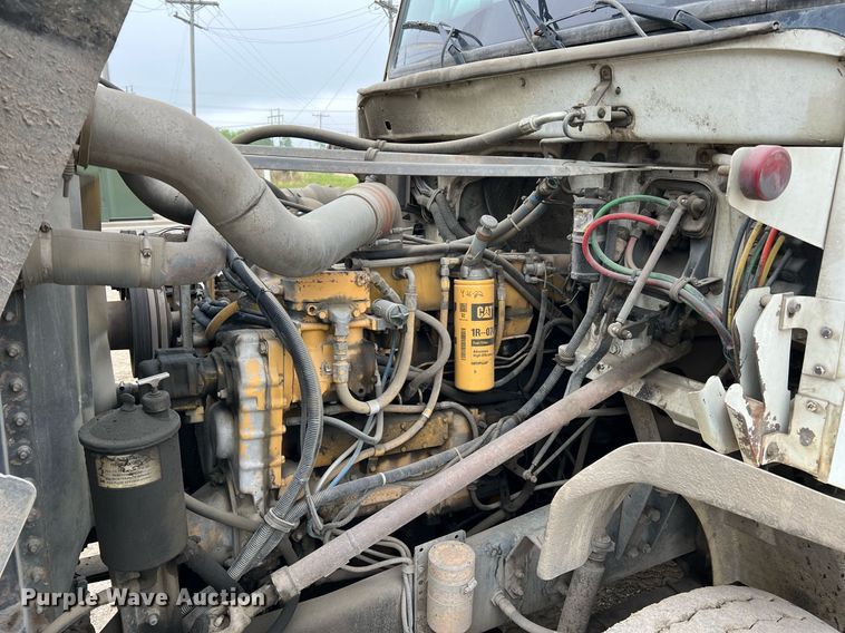 image for item LI9687 1989 Freightliner FLC  semi truck