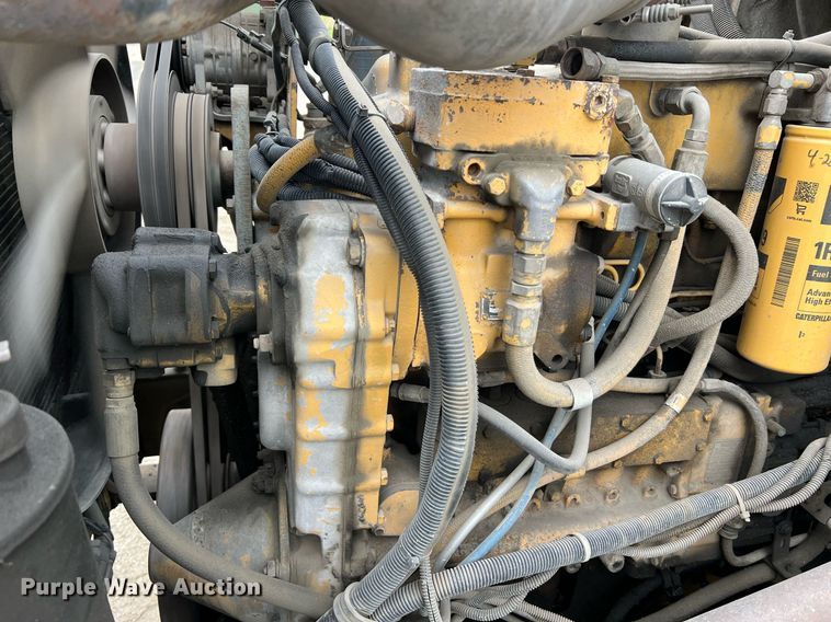 image for item LI9687 1989 Freightliner FLC  semi truck