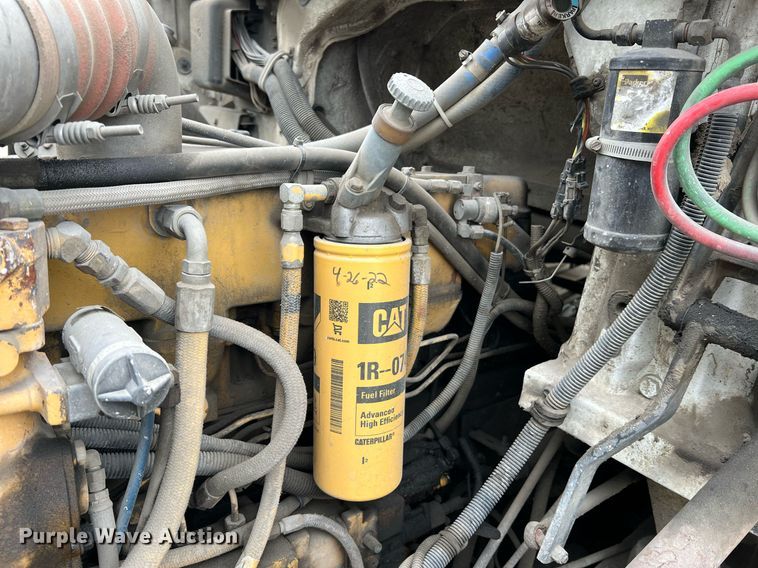 image for item LI9687 1989 Freightliner FLC  semi truck