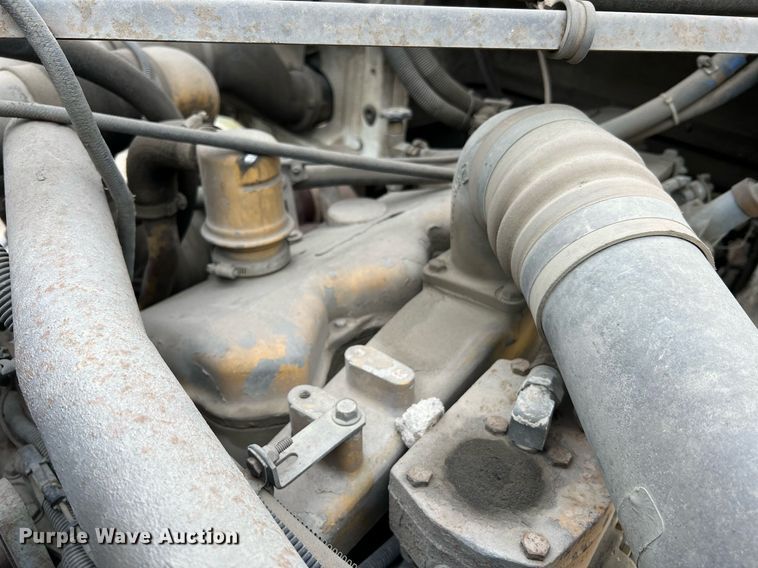 image for item LI9687 1989 Freightliner FLC  semi truck