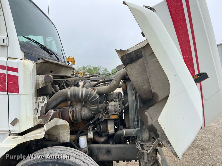 image for item LI9687 1989 Freightliner FLC  semi truck