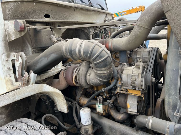 image for item LI9687 1989 Freightliner FLC  semi truck