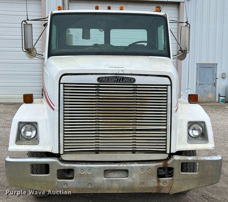 image for item LI9689 1989 Freightliner FLC  semi truck