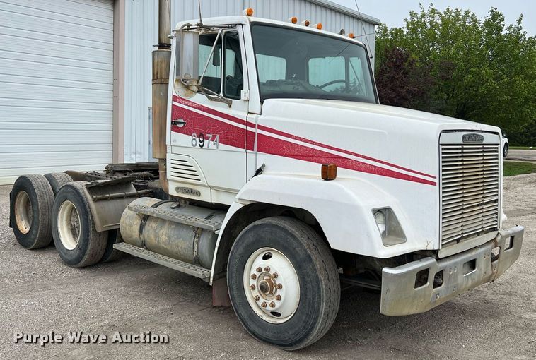 image for item LI9689 1989 Freightliner FLC  semi truck