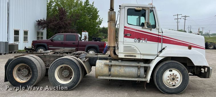 image for item LI9689 1989 Freightliner FLC  semi truck