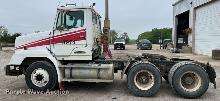 image for item LI9689 1989 Freightliner FLC  semi truck