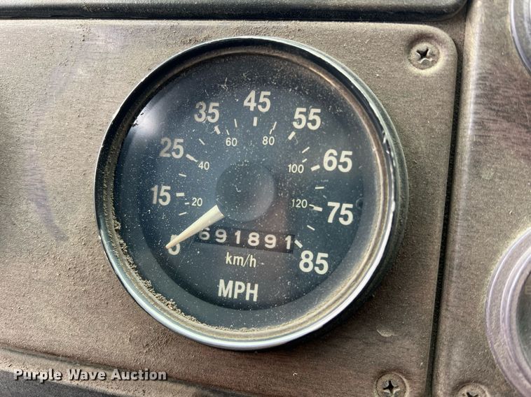 image for item LI9689 1989 Freightliner FLC  semi truck