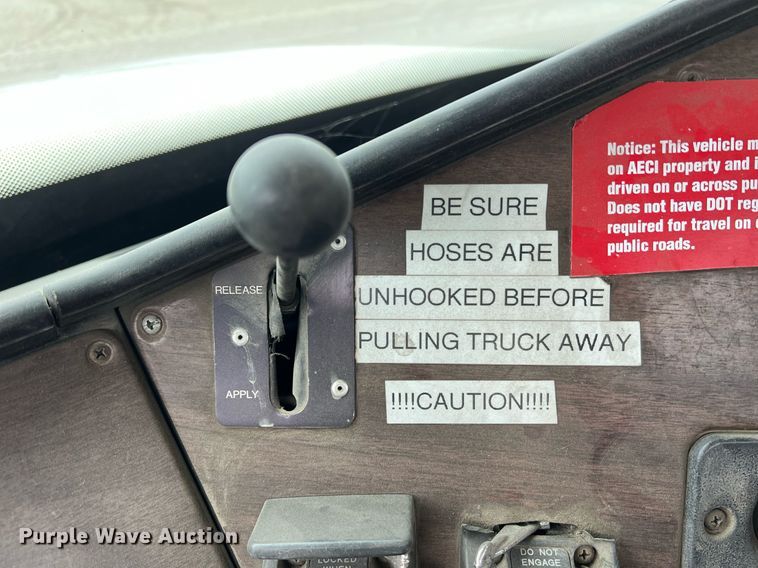 image for item LI9689 1989 Freightliner FLC  semi truck