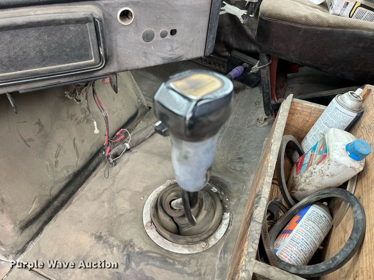 image for item LI9689 1989 Freightliner FLC  semi truck