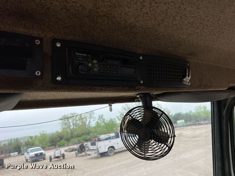 image for item LI9689 1989 Freightliner FLC  semi truck