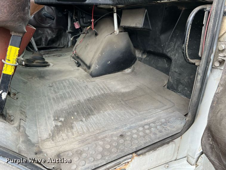 image for item LI9689 1989 Freightliner FLC  semi truck