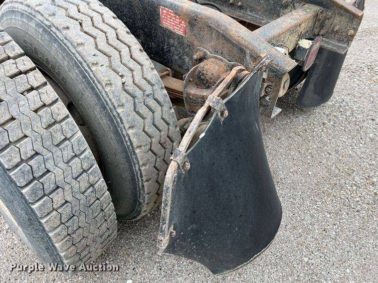 image for item LI9689 1989 Freightliner FLC  semi truck