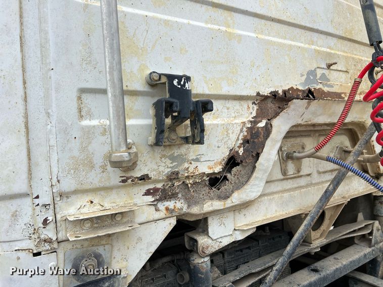 image for item LI9689 1989 Freightliner FLC  semi truck