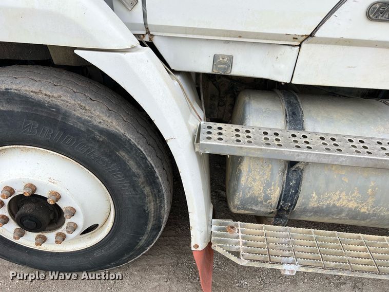 image for item LI9689 1989 Freightliner FLC  semi truck