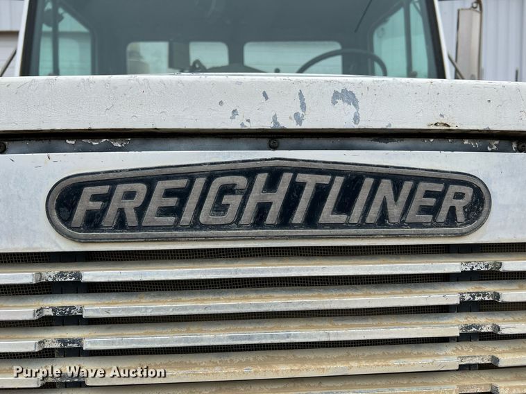 image for item LI9689 1989 Freightliner FLC  semi truck