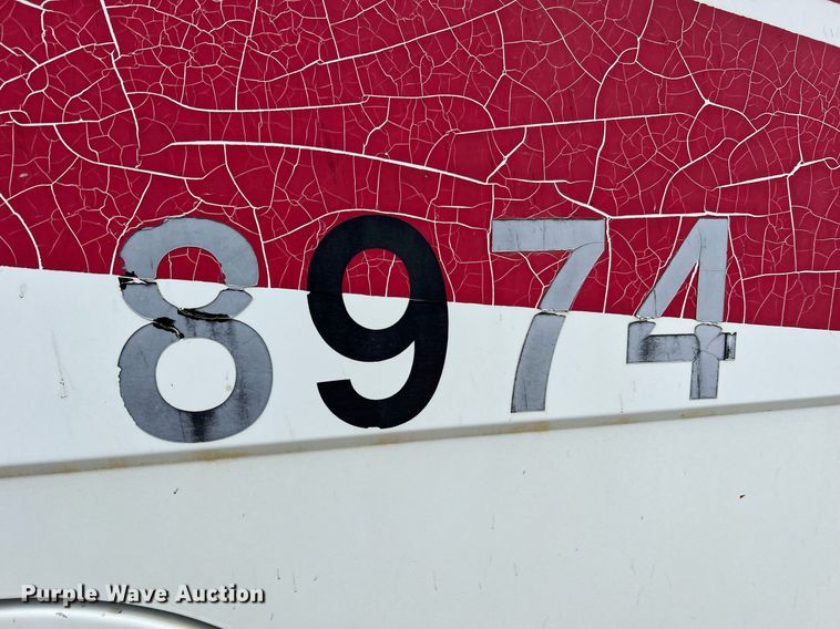 image for item LI9689 1989 Freightliner FLC  semi truck