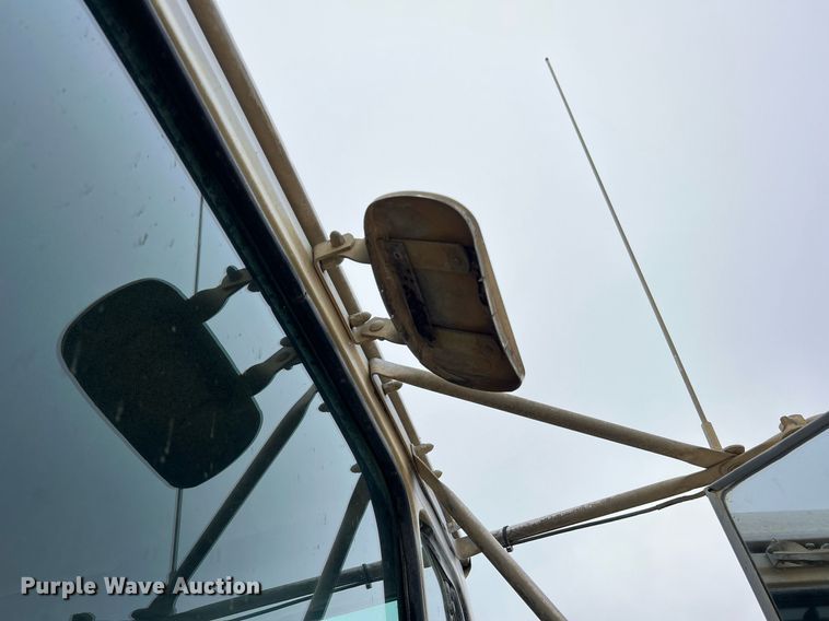 image for item LI9689 1989 Freightliner FLC  semi truck