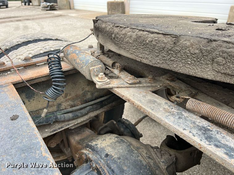 image for item LI9689 1989 Freightliner FLC  semi truck