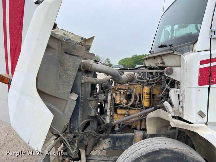 image for item LI9689 1989 Freightliner FLC  semi truck