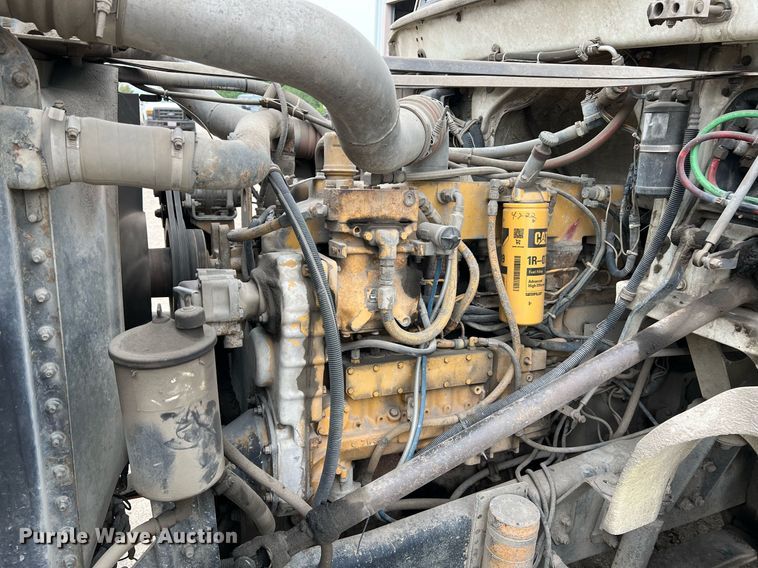 image for item LI9689 1989 Freightliner FLC  semi truck