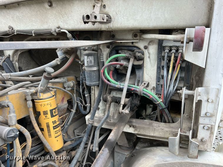 image for item LI9689 1989 Freightliner FLC  semi truck