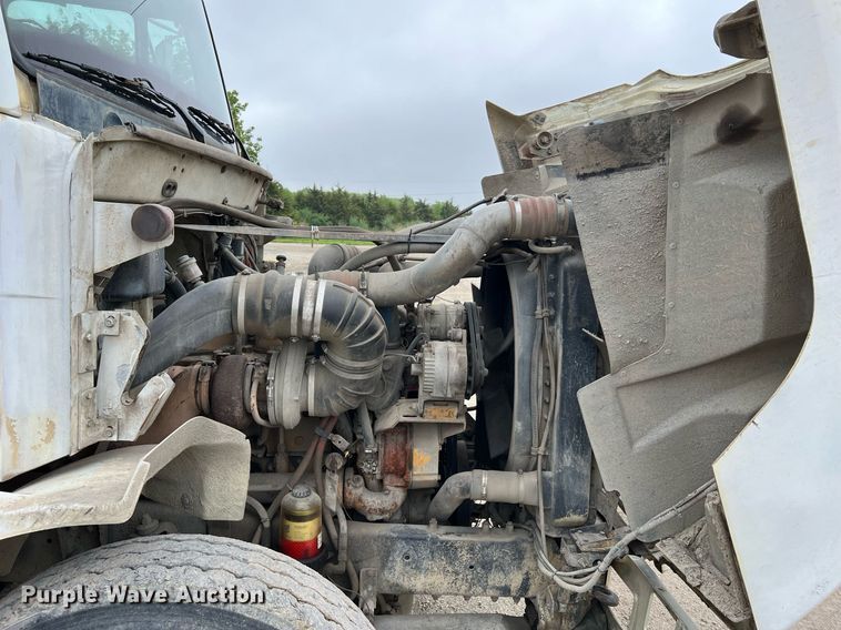 image for item LI9689 1989 Freightliner FLC  semi truck