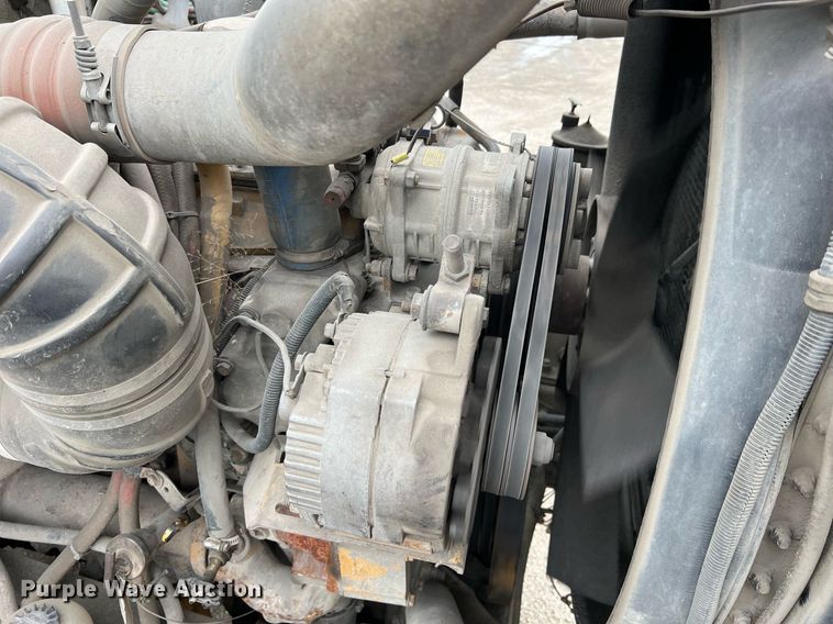 image for item LI9689 1989 Freightliner FLC  semi truck